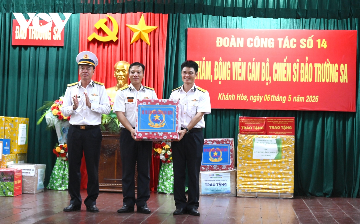 hai trinh truong sa cua Doan cong tac so 14 ket noi tinh yeu bien dao hinh anh 2