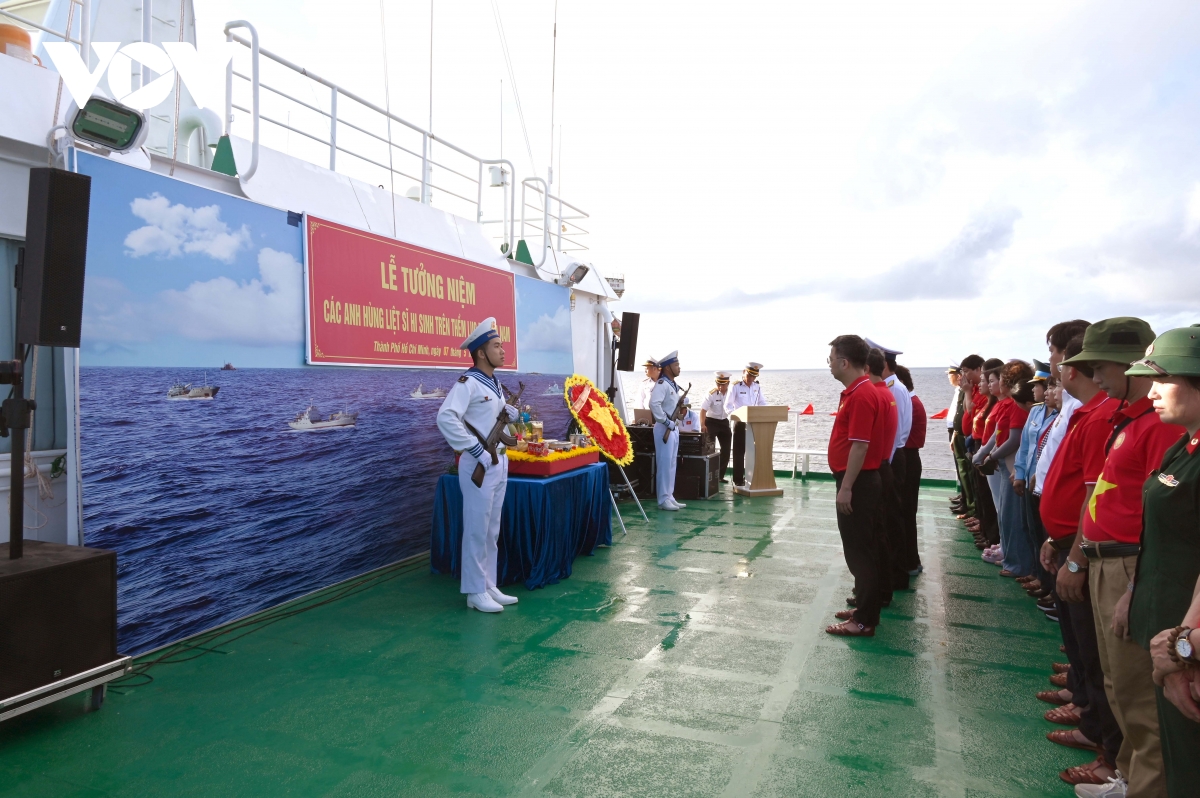 hai trinh truong sa cua Doan cong tac so 14 ket noi tinh yeu bien dao hinh anh 7