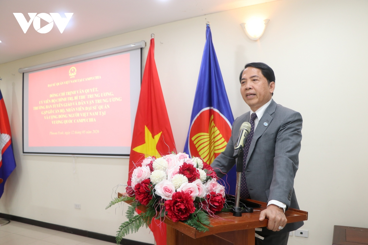 truong ban tuyen giao va dan van tw gap go cong dong, doanh nghiep tai campuchia hinh anh 2