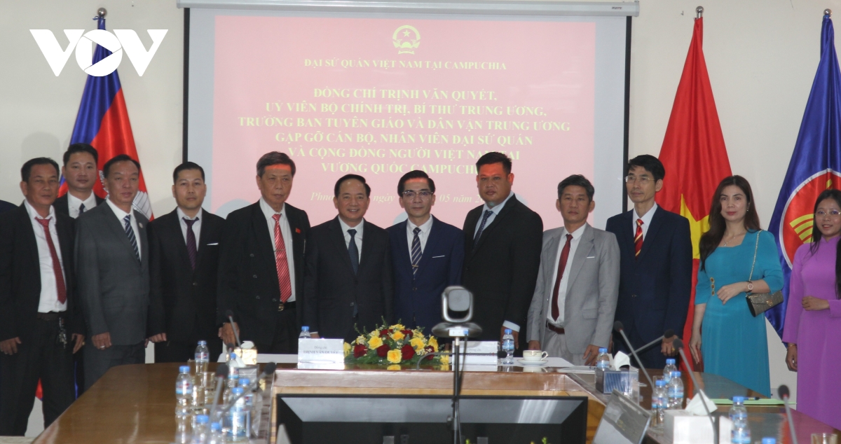 truong ban tuyen giao va dan van tw gap go cong dong, doanh nghiep tai campuchia hinh anh 8