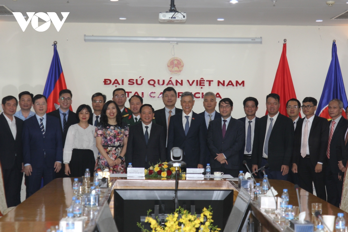 truong ban tuyen giao va dan van tw gap go cong dong, doanh nghiep tai campuchia hinh anh 7