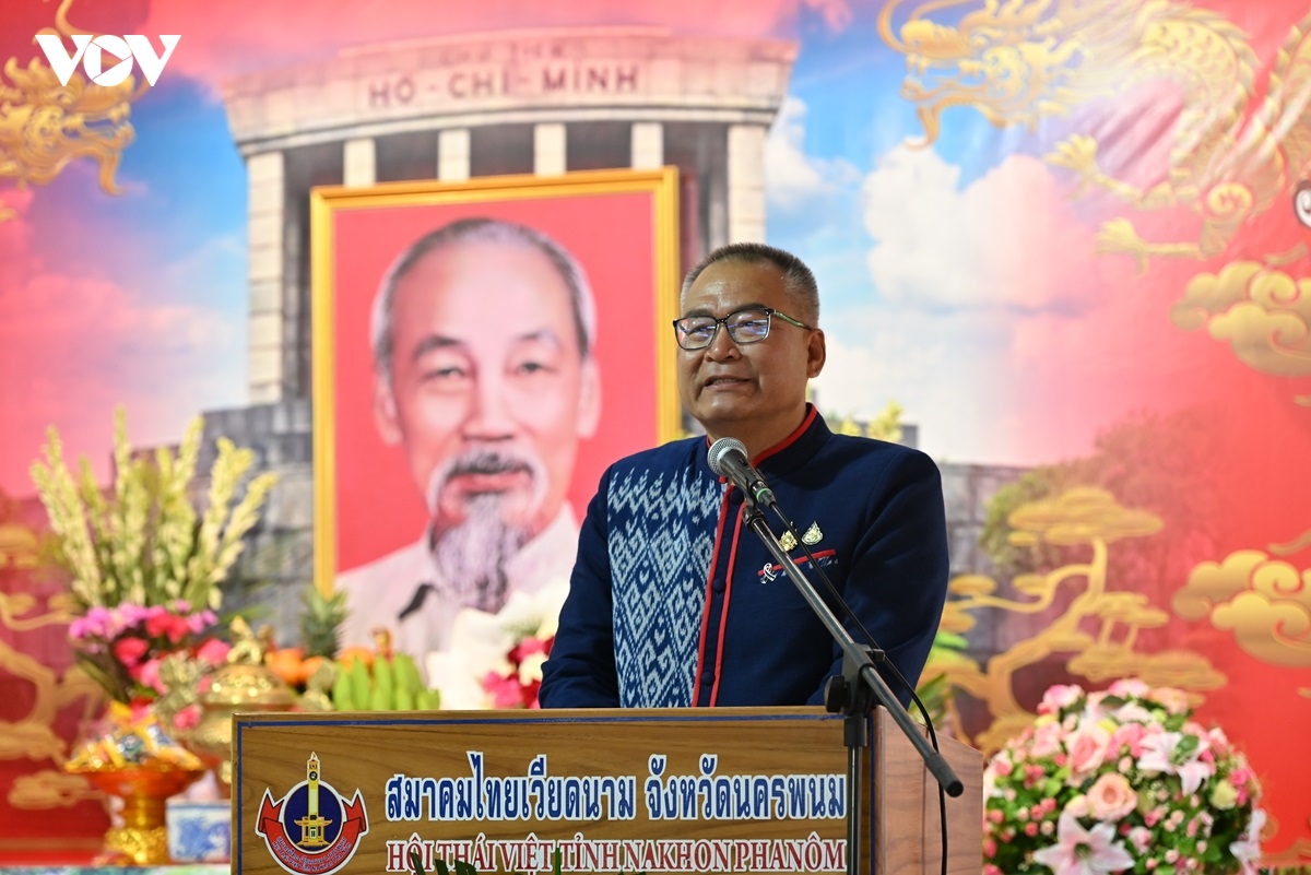nakhon phanom noi tinh huu nghi viet - thai no hoa trong ngay sinh nhat bac hinh anh 2