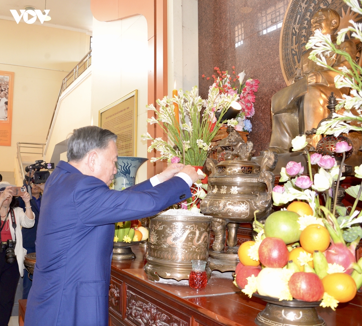 tong bi thu, chu tich nuoc va phu nhan tham khu di tich chu tich ho chi minh o udon thani hinh anh 2