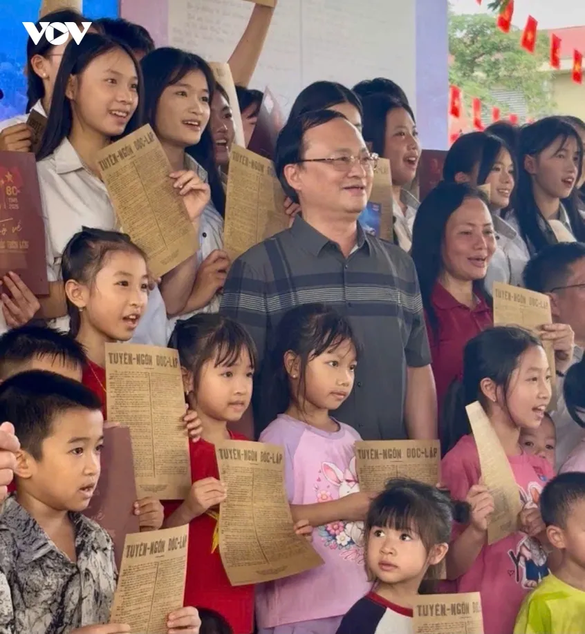 trai nghiem tro ve thoi khac thieng lieng tren que huong bac ho hinh anh 1