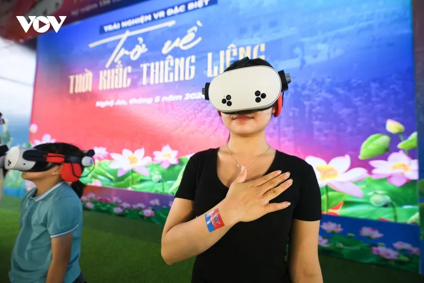 trai nghiem tro ve thoi khac thieng lieng tren que huong bac ho hinh anh 2