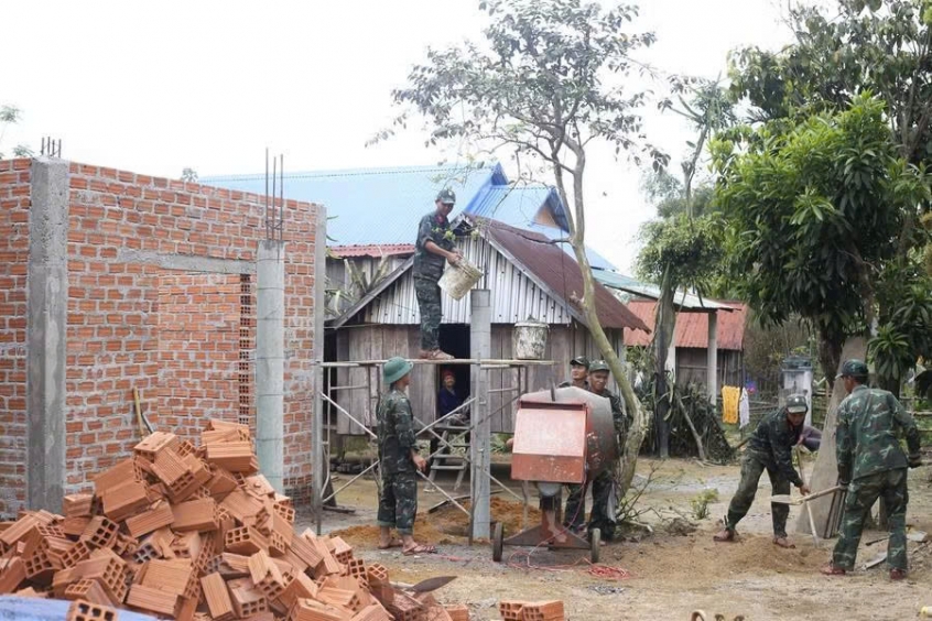 Gia Lai huy động quân đội xây mới và sửa chữa 76 nhà ở cho gia đình người có công