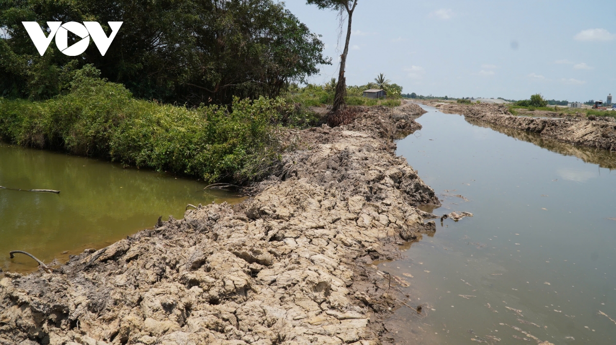ca mau yeu cau khac phuc tinh trang san xuat bi anh huong tai du an san bay hinh anh 2