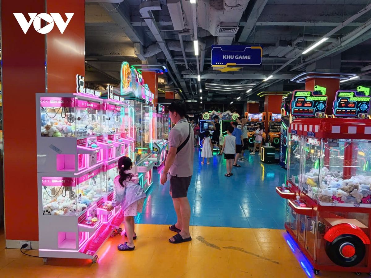 ha noi ngay le 1 5 trung tam thuong mai vang, nguoi dan tan huong nhip song cham hinh anh 13