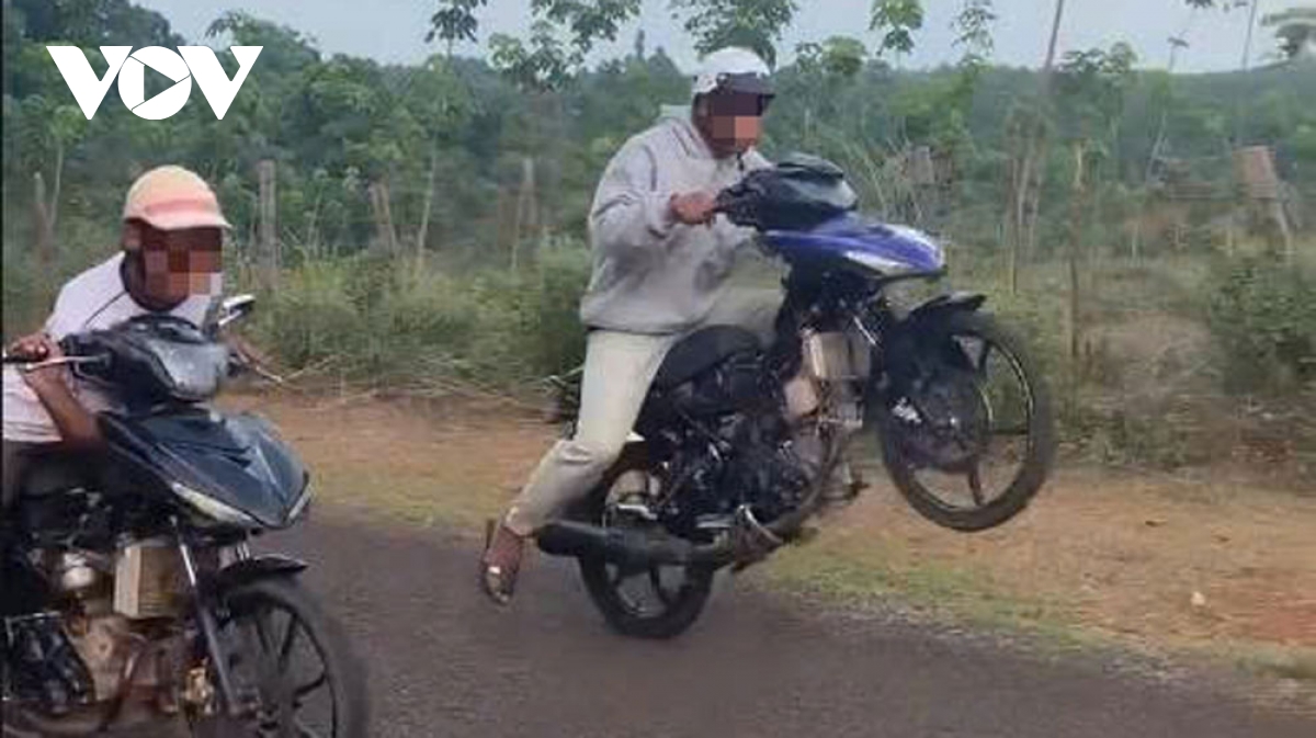 trieu tap nhom thanh nien o Dong nai boc dau xe, khoe chien tich tren facebook hinh anh 1
