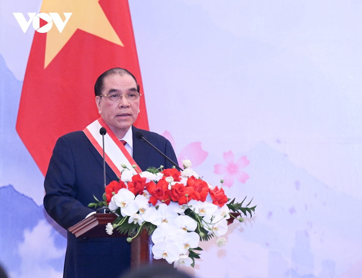 thu tuong nhat ban trao huan chuong mat troi moc tang nguyen lanh dao viet nam hinh anh 4