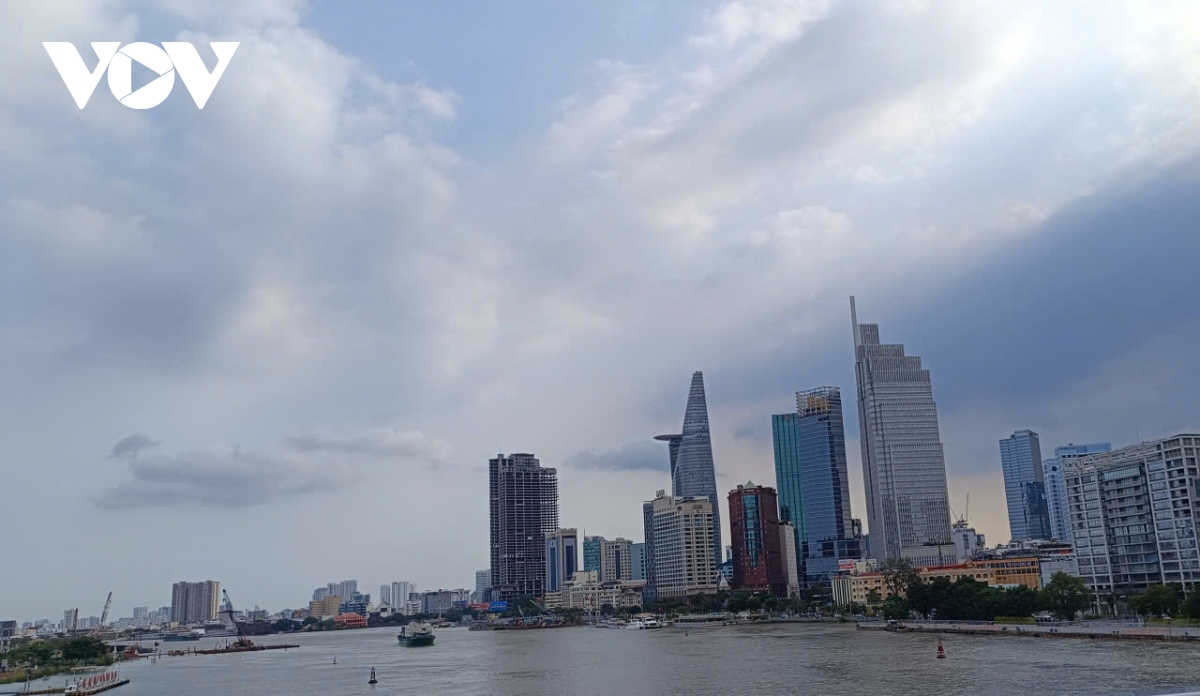 tp.hcm chieu mat ruoi sau sang nang nong, du bao dem 3 5 co mua hinh anh 3