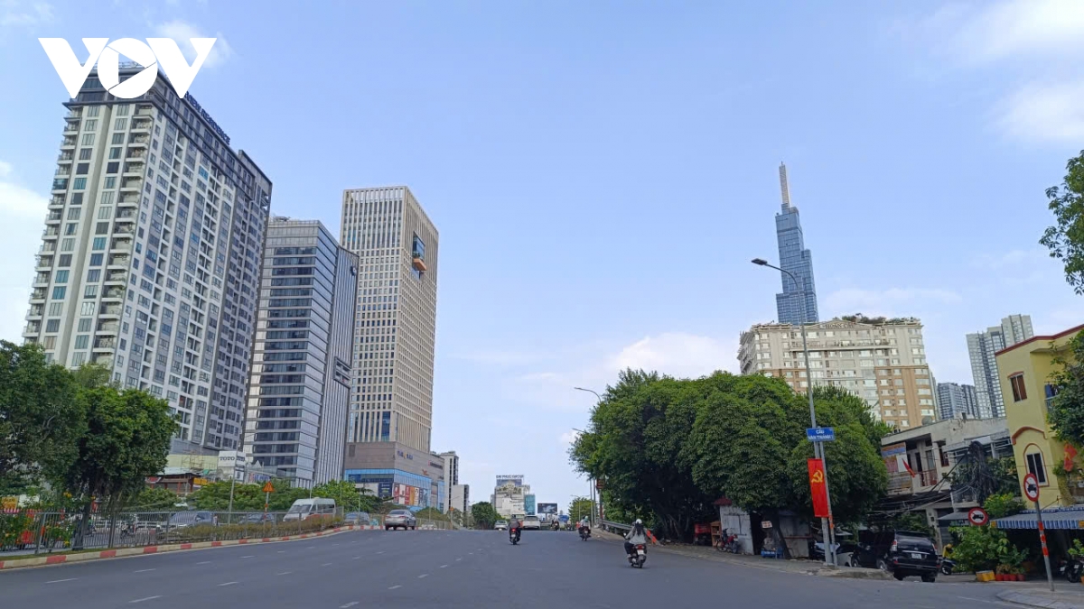 tp.hcm chieu mat ruoi sau sang nang nong, du bao dem 3 5 co mua hinh anh 2