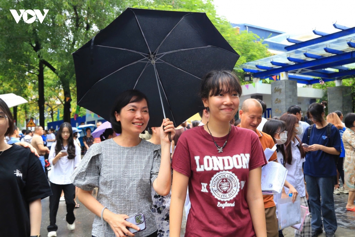 truoc ap luc thi vao 10 tai ha noi, phu huynh can dong hanh va chia se voi con hinh anh 1