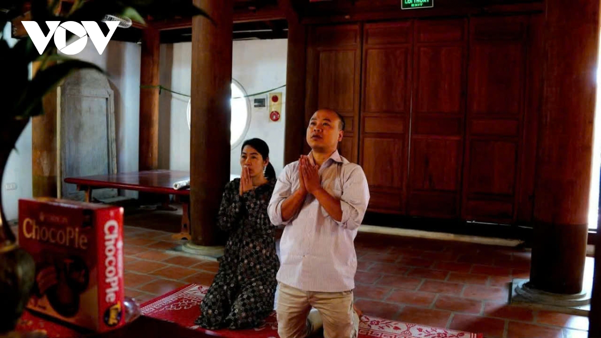 chua to phuc nghiem, mach ngam linh thieng ben dong song Duong hinh anh 10