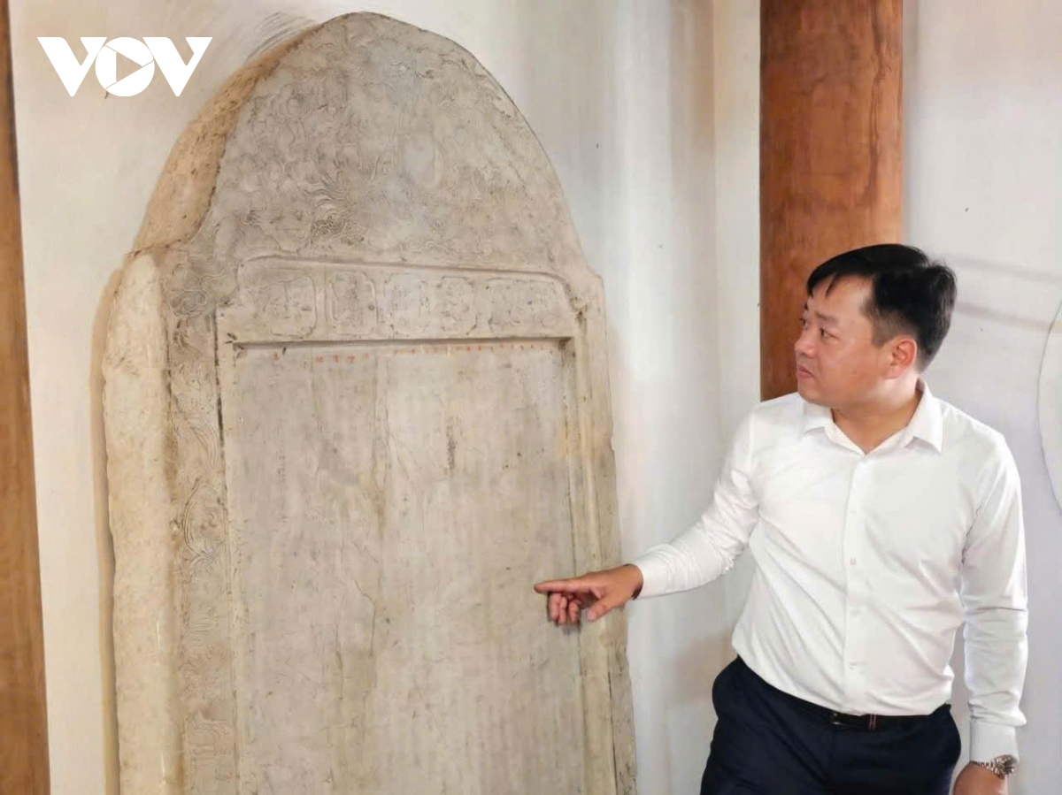 chua to phuc nghiem, mach ngam linh thieng ben dong song Duong hinh anh 16