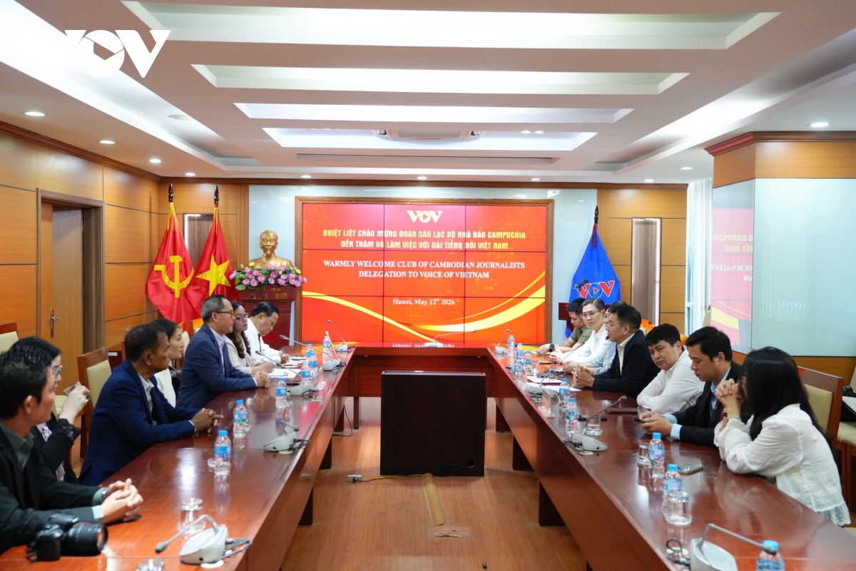 Doan cau lac bo nha bao campuchia tham va lam viec tai vov hinh anh 1