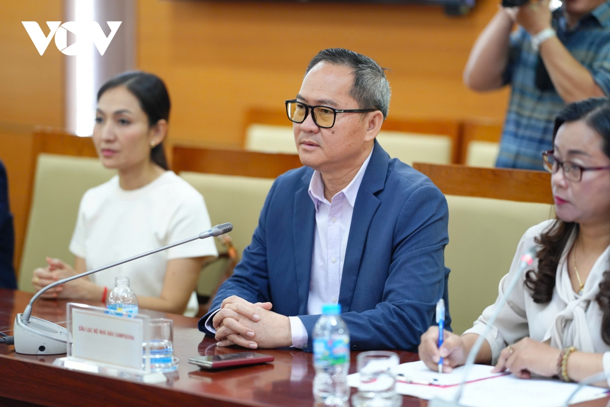Doan cau lac bo nha bao campuchia tham va lam viec tai vov hinh anh 3