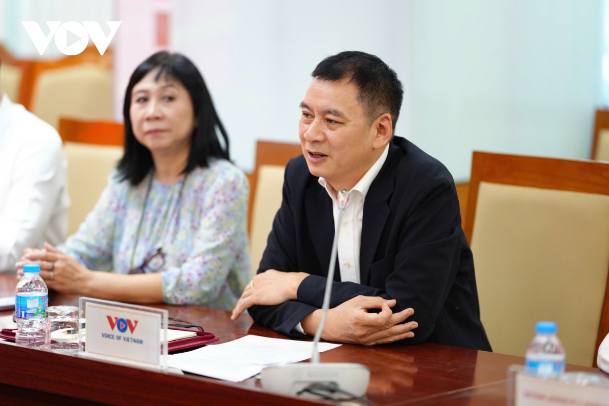 Doan cau lac bo nha bao campuchia tham va lam viec tai vov hinh anh 2