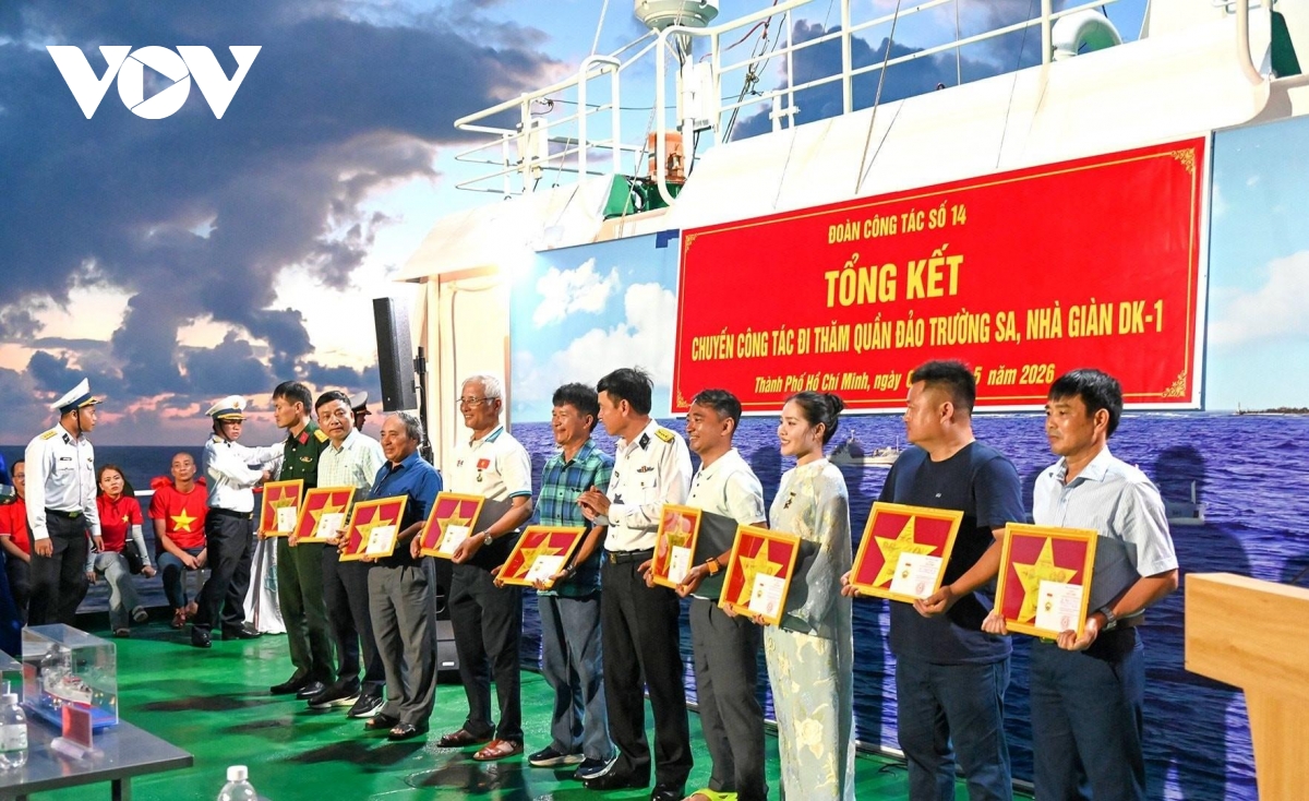 hanh trinh lan toa tinh yeu bien dao tu nhung la co to quoc mang dau truong sa hinh anh 2