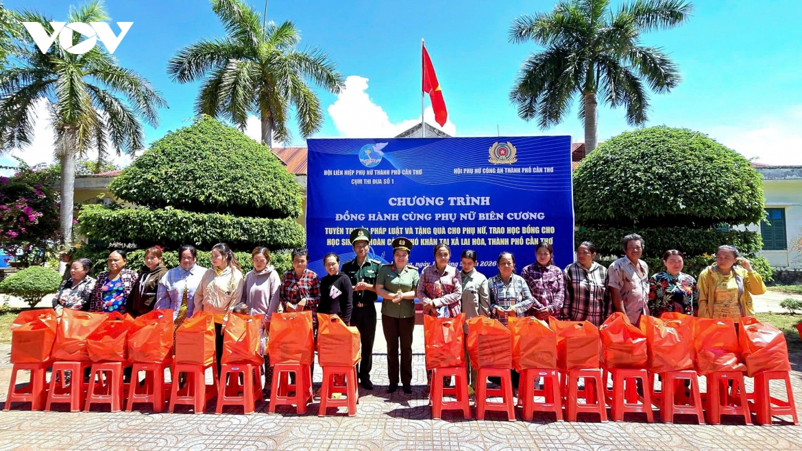 bo doi bien phong can tho dong hanh cung phu nu bien cuong hinh anh 1