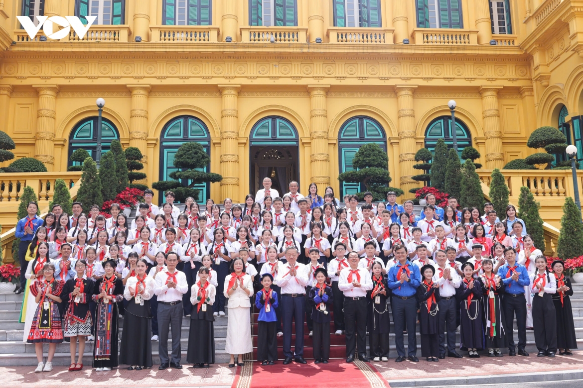tong bi thu, chu tich nuoc gap mat doi vien Doi thieu nien tien phong tieu bieu hinh anh 5