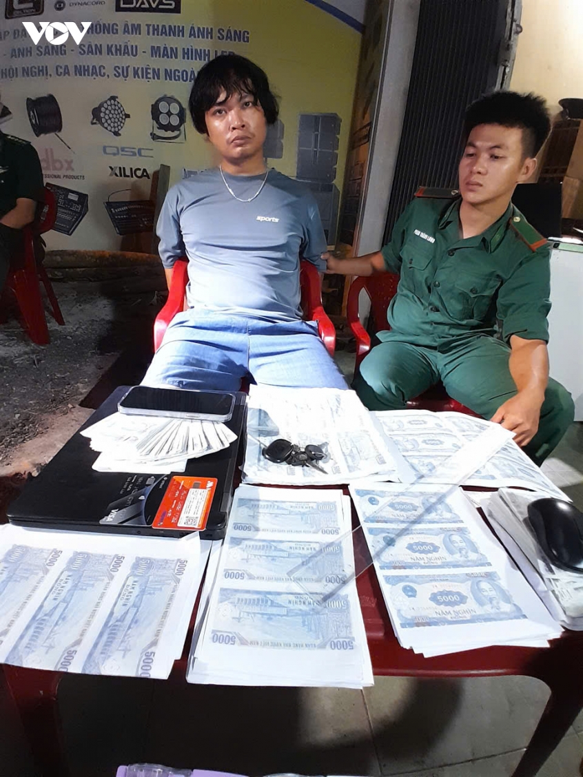 Đồn Biên phòng Sa Huỳnh bắt quả tang đối tượng làm tiền giả