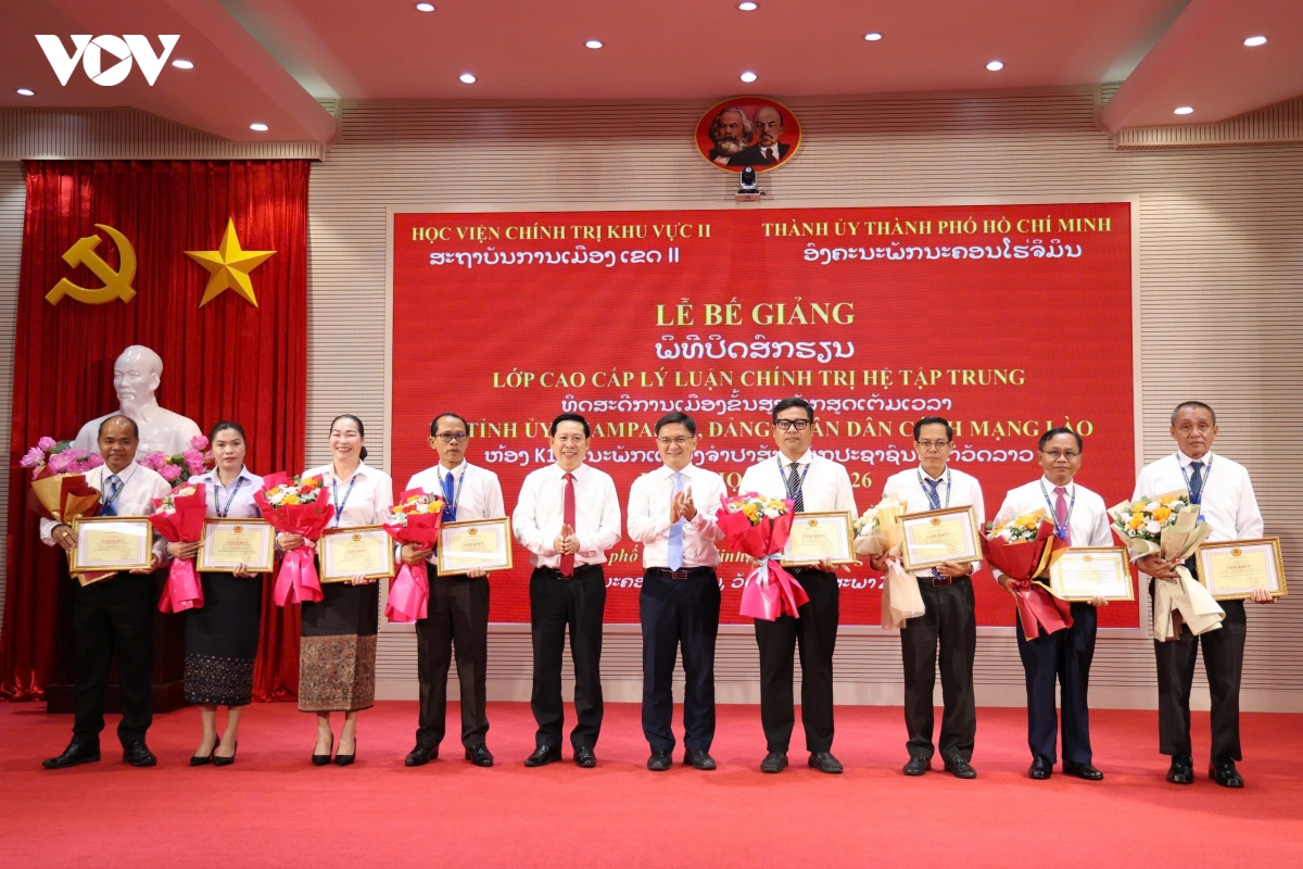 be giang lop cao cap ly luan chinh tri danh cho can bo tinh champasak lao hinh anh 1