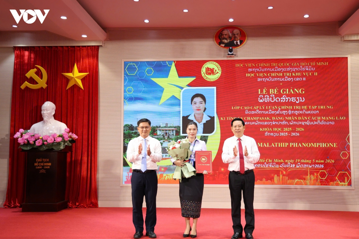 be giang lop cao cap ly luan chinh tri danh cho can bo tinh champasak lao hinh anh 2