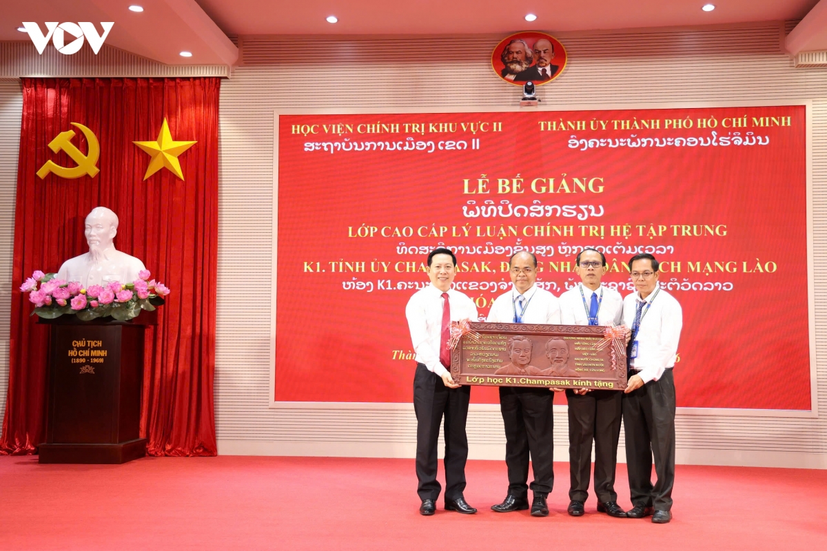be giang lop cao cap ly luan chinh tri danh cho can bo tinh champasak lao hinh anh 3