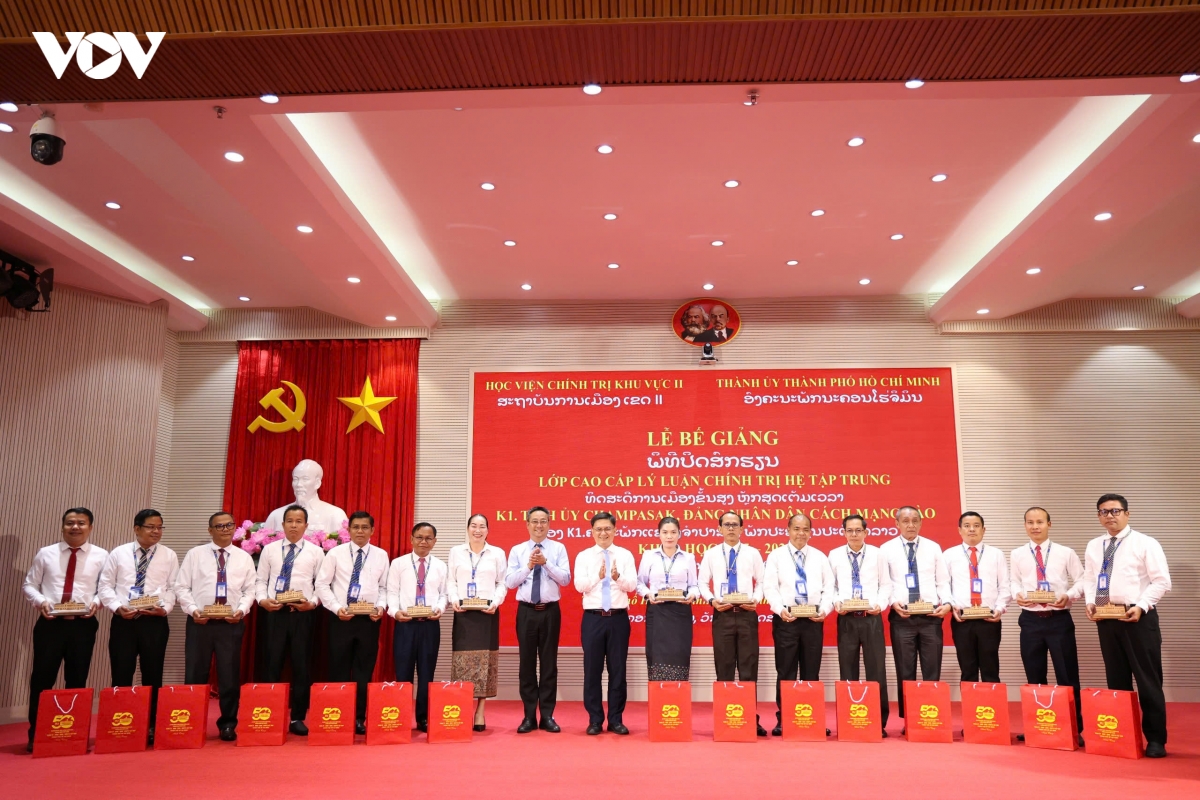 be giang lop cao cap ly luan chinh tri danh cho can bo tinh champasak lao hinh anh 4