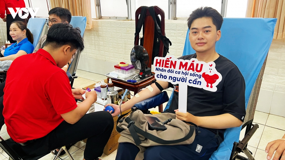 hon 500 doan vien, nguoi lao dong can tho hien mau vi cong dong hinh anh 1