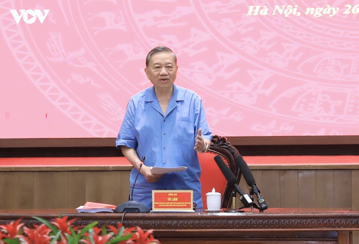 Doan kiem tra cua bo chinh tri lam viec voi ban thuong vu thanh uy ha noi hinh anh 2