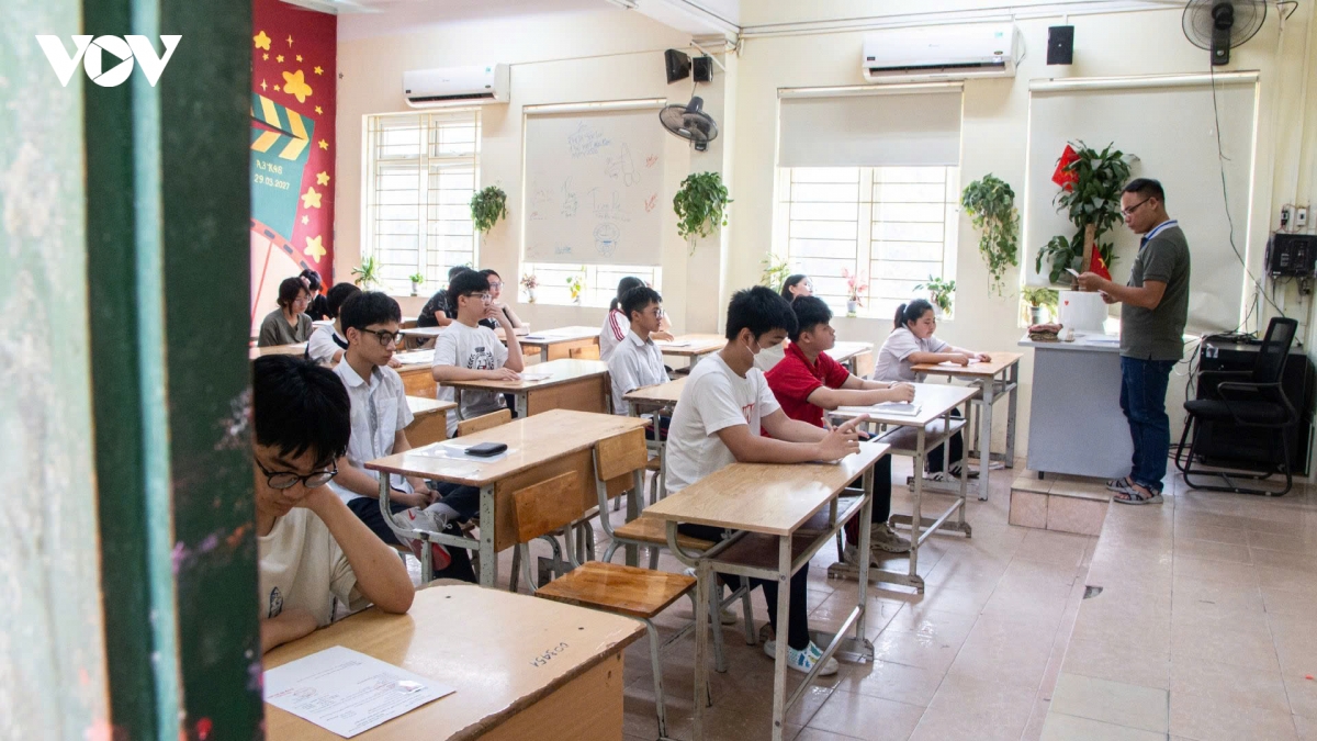 gan 125.000 hoc sinh ha noi lam thu tuc du thi vao lop 10 hinh anh 15