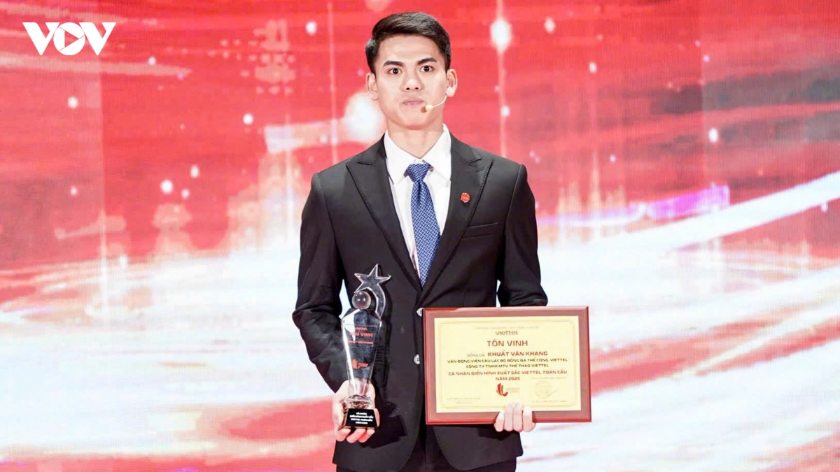  tro cung cua hlv kim sang sik bat ngo duoc vinh danh hinh anh 1