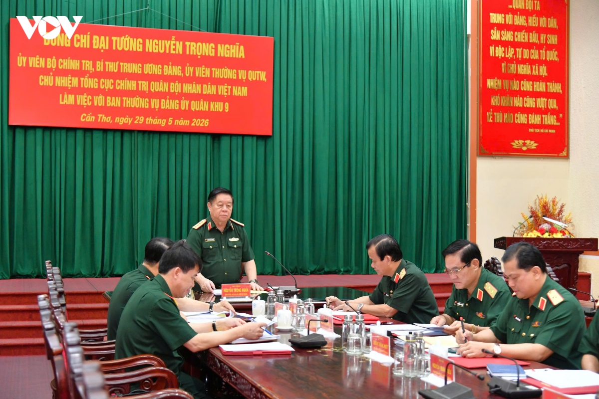 Dai tuong nguyen trong nghia lam viec voi bo tu lenh quan khu 9 hinh anh 1