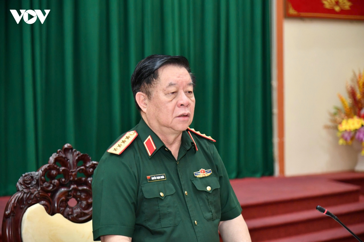 Dai tuong nguyen trong nghia lam viec voi bo tu lenh quan khu 9 hinh anh 2