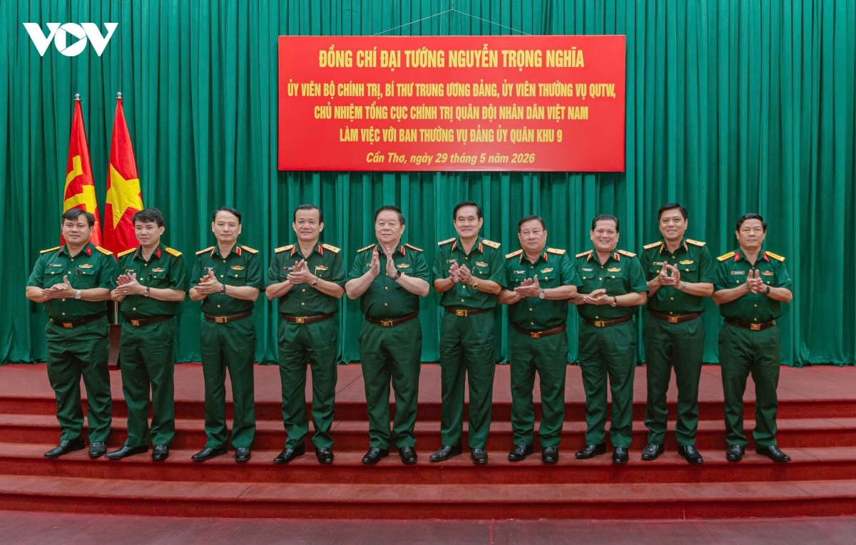 Dai tuong nguyen trong nghia lam viec voi bo tu lenh quan khu 9 hinh anh 3