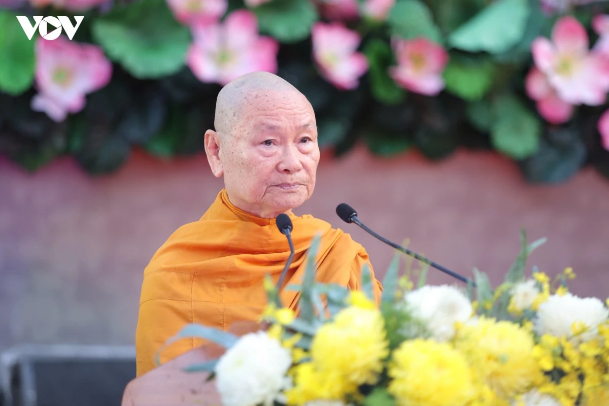 Dong dao tang ni, phat tu tp.hcm du Dai le phat dan tai viet nam quoc tu hinh anh 2