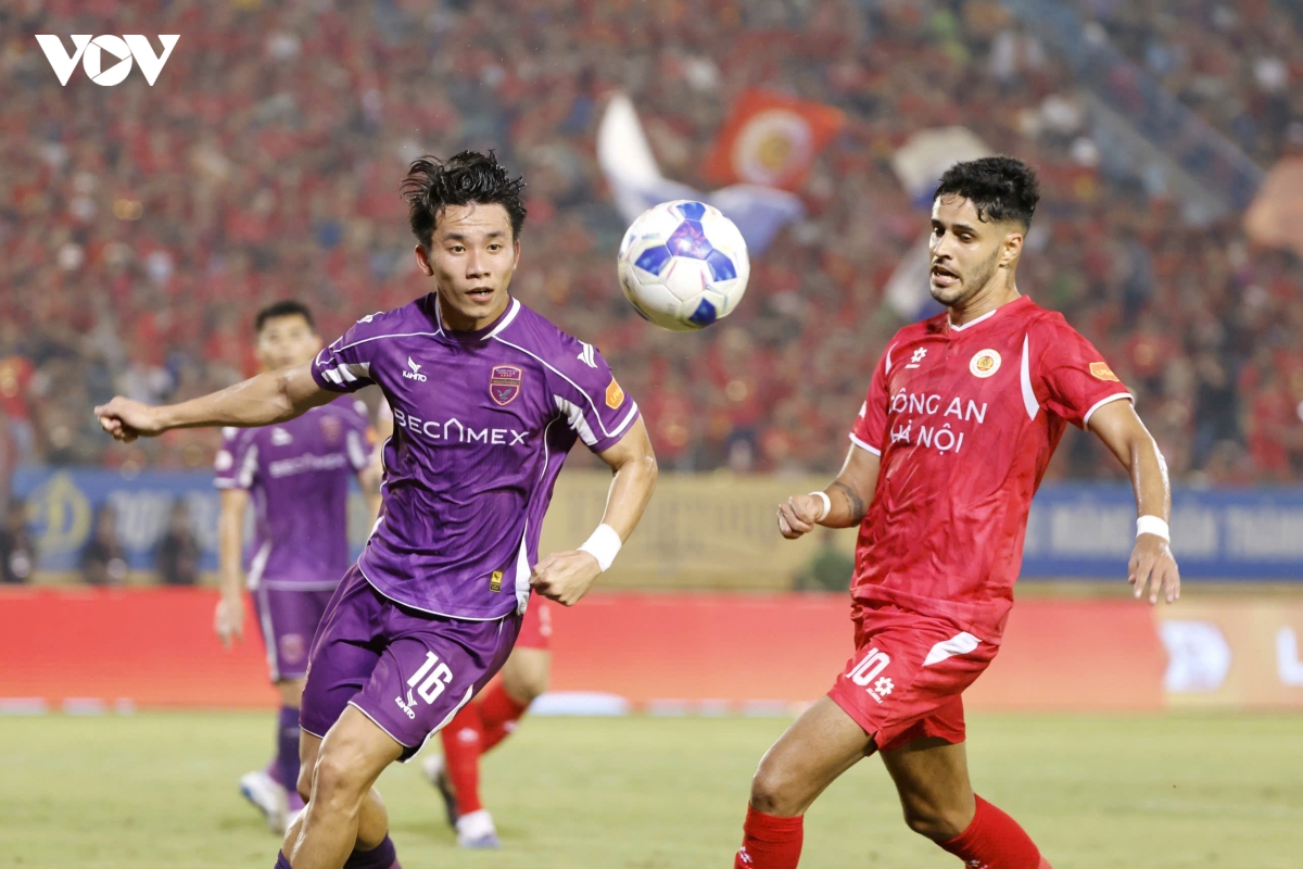 cahn danh bai tp.hcm trong ngay nang cao cup vo dich lpbank v.league 1 - 2025 26 hinh anh 1