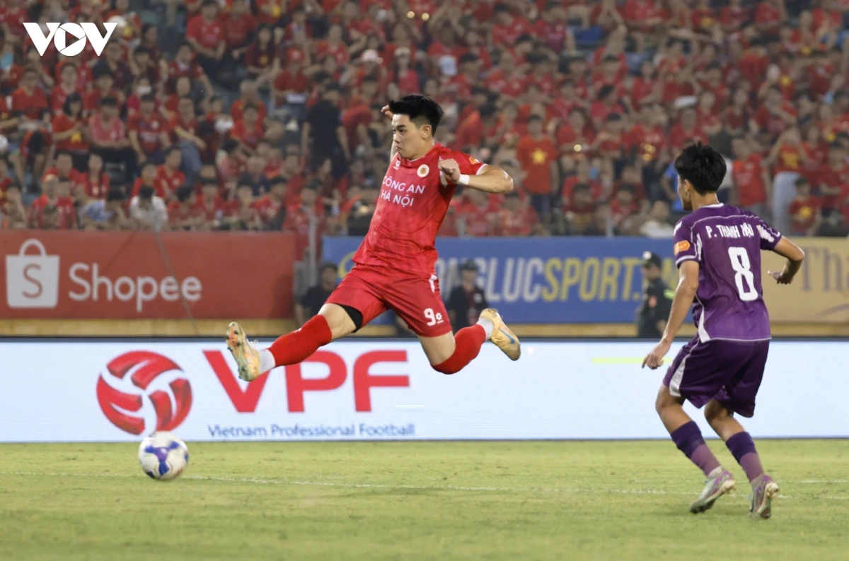 cahn danh bai tp.hcm trong ngay nang cao cup vo dich lpbank v.league 1 - 2025 26 hinh anh 8
