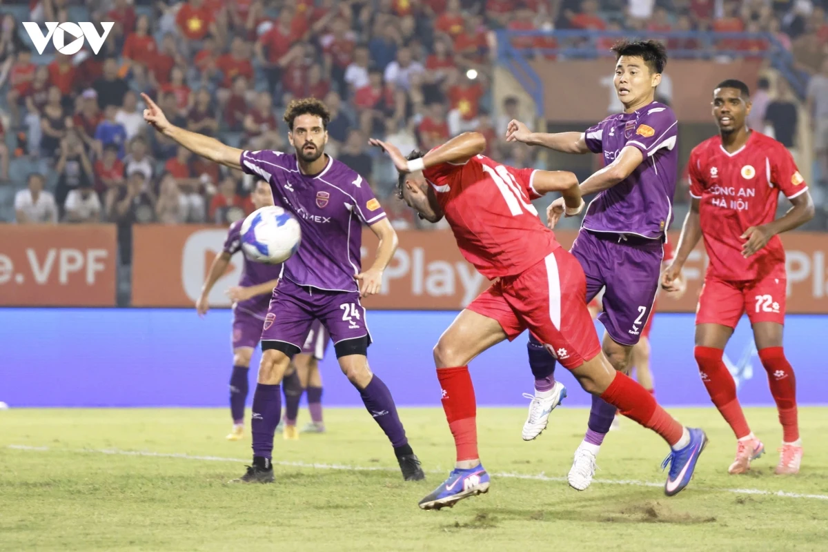 cahn danh bai tp.hcm trong ngay nang cao cup vo dich lpbank v.league 1 - 2025 26 hinh anh 7