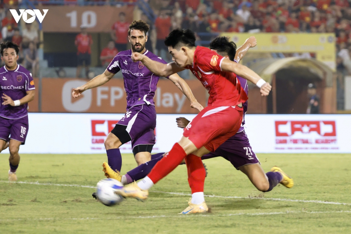 cahn danh bai tp.hcm trong ngay nang cao cup vo dich lpbank v.league 1 - 2025 26 hinh anh 2