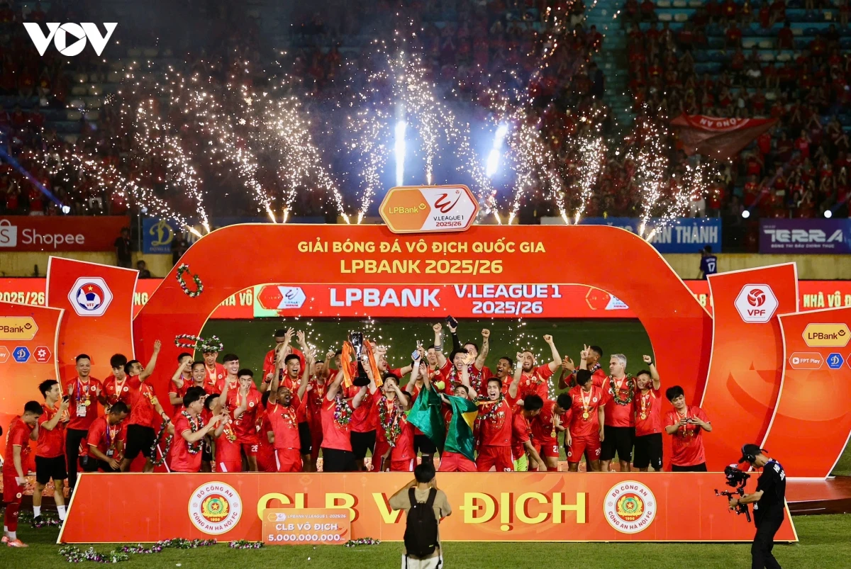 cahn danh bai tp.hcm trong ngay nang cao cup vo dich lpbank v.league 1 - 2025 26 hinh anh 16