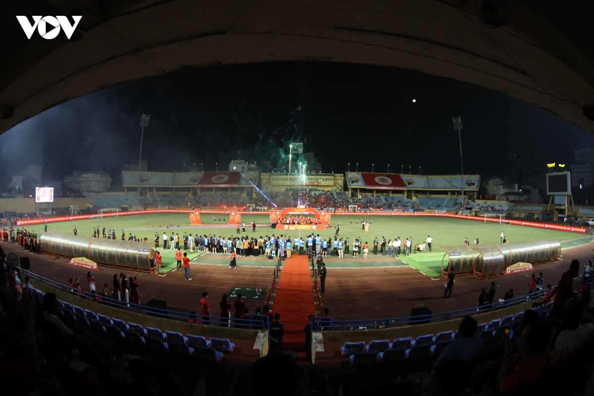 cahn danh bai tp.hcm trong ngay nang cao cup vo dich lpbank v.league 1 - 2025 26 hinh anh 18
