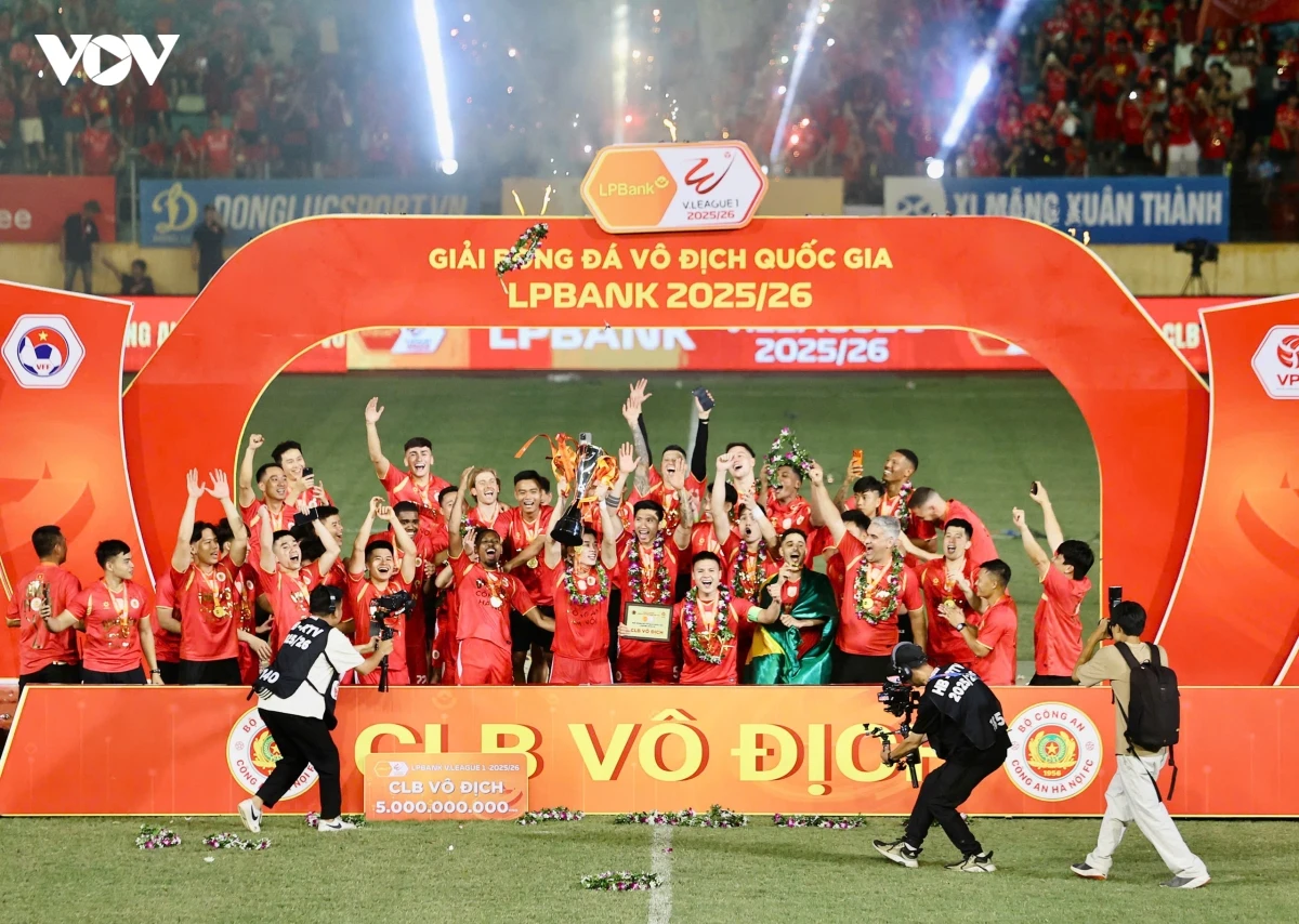 cahn danh bai tp.hcm trong ngay nang cao cup vo dich lpbank v.league 1 - 2025 26 hinh anh 15
