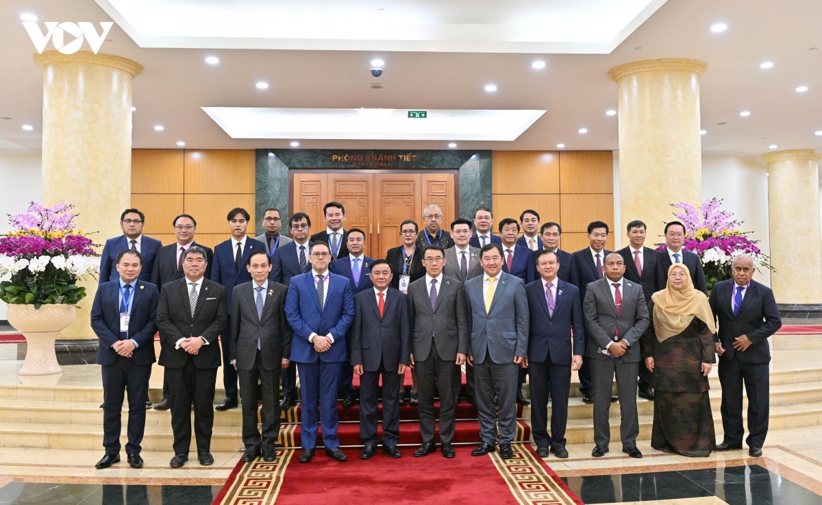thuong truc ban bi thu tiep truong doan cac chinh dang cac nuoc Dong nam A hinh anh 1