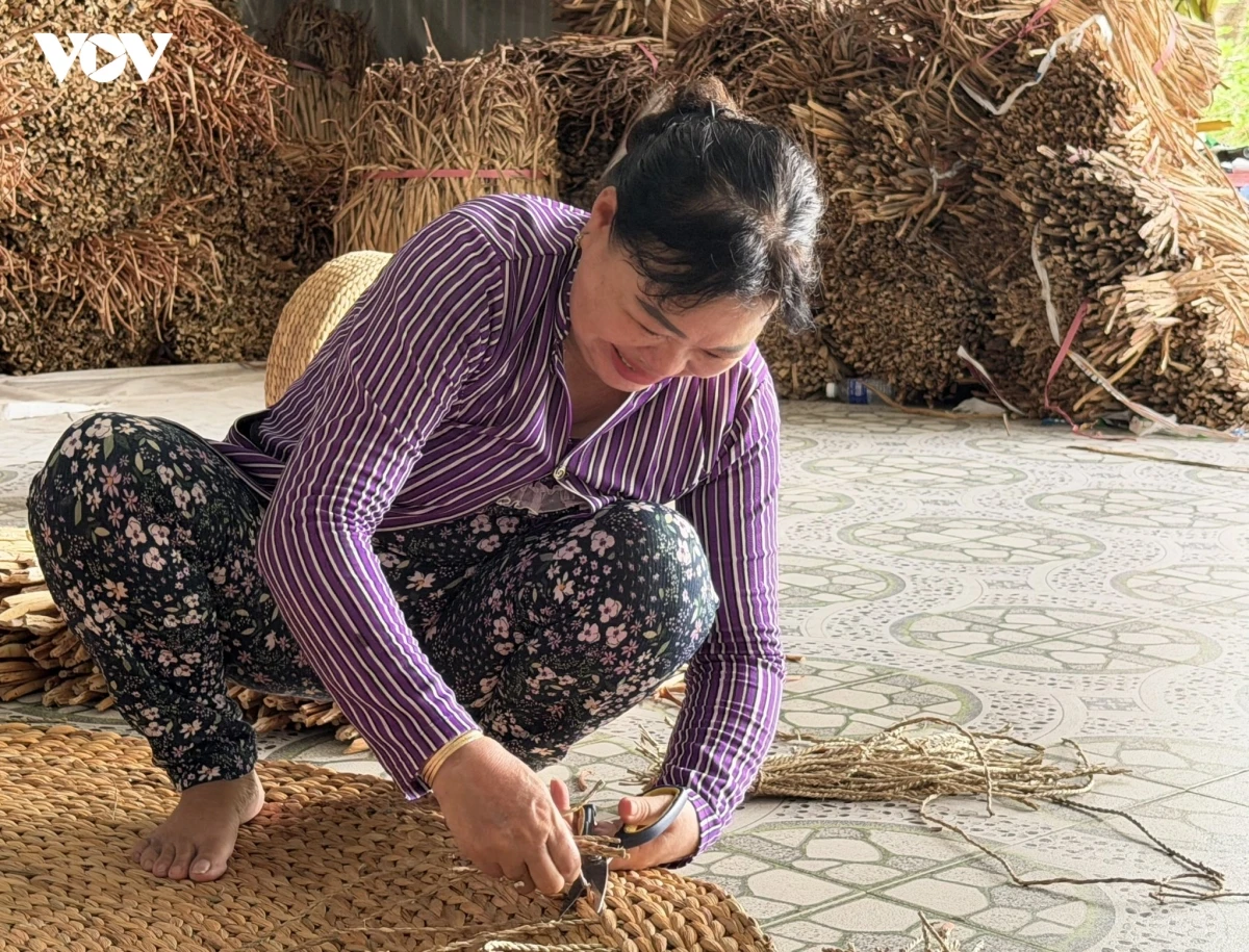 lam giau tu cong luc binh troi noi hinh anh 2