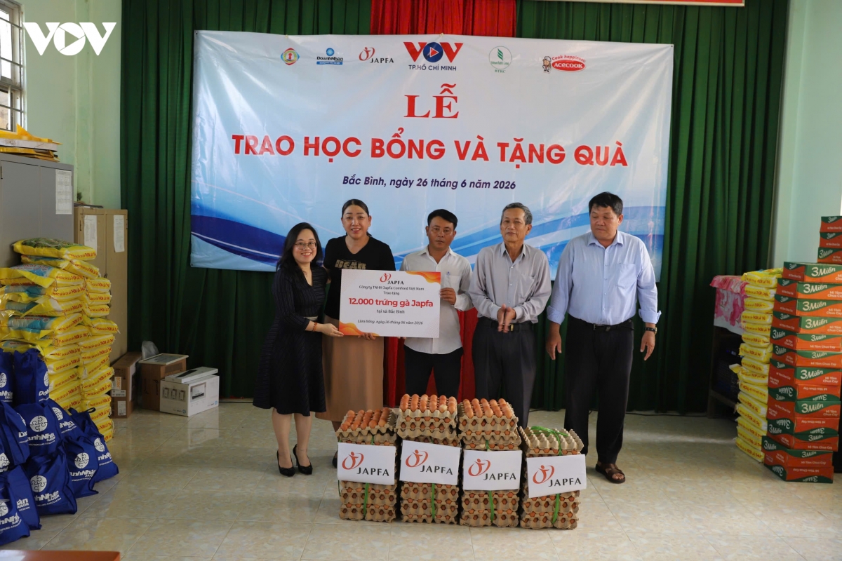 vov tp.hcm trao hon 150 trieu dong, tao viec lam cho dong bao cham hinh anh 7