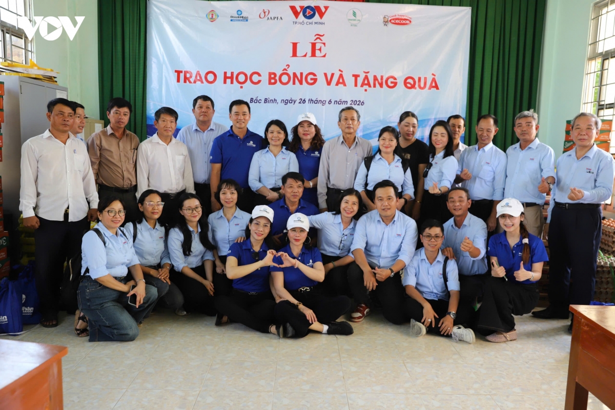 vov tp.hcm trao hon 150 trieu dong, tao viec lam cho dong bao cham hinh anh 17