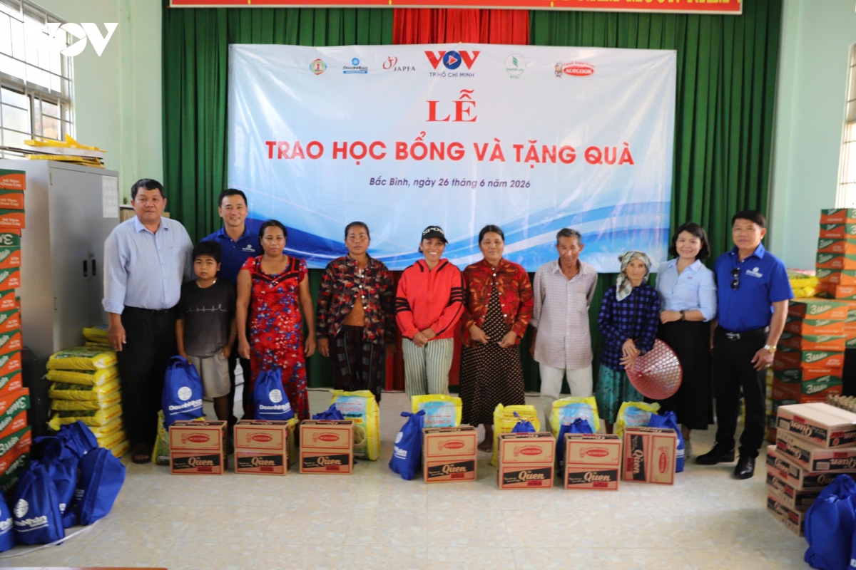vov tp.hcm trao hon 150 trieu dong, tao viec lam cho dong bao cham hinh anh 14